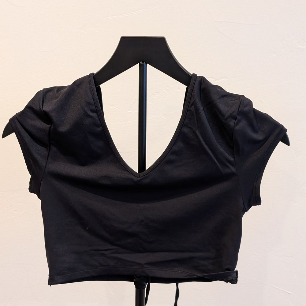 Forever 21 Black V-Neck Crop Top